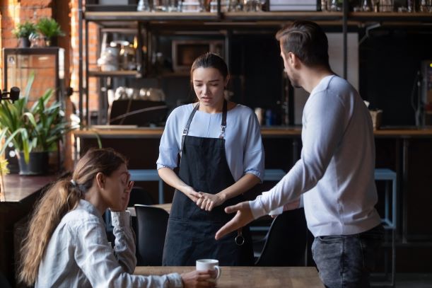 Désamorcer et gérer les conflits en restauration rapide